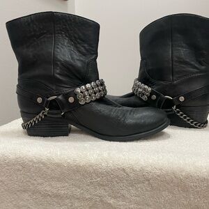 Gianni Bini Black Moto Harness Boots sz 7